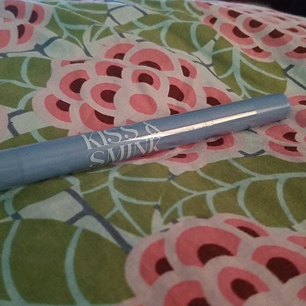 NWOT Kiss & Smink full size lip crayon